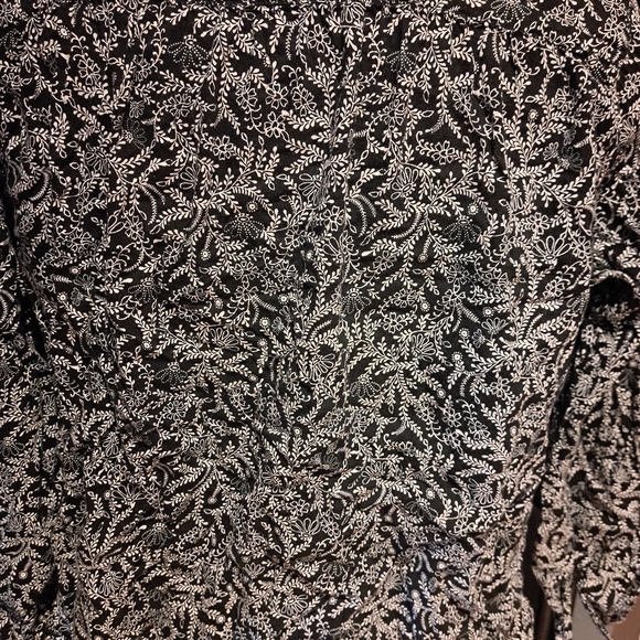 Old Navy Black and White Patterned Blouse - Picture 3 of 3